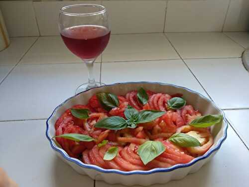 Salade de tomates au basilic et à l’ail