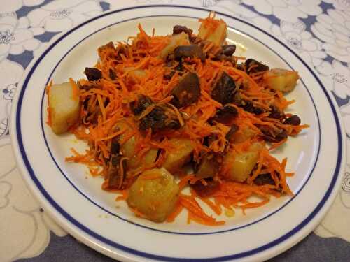 Salade tiède de pommes de terre et carottes râpées aux champignons et au chorizo