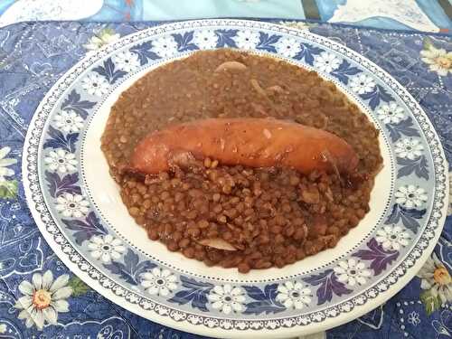 Saucisses fumées et lentilles au vin de la Rioja