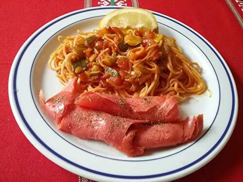 Saumon fumé et nouilles chinoises aux petits légumes