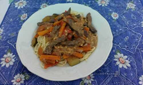 Sauté de boeuf au beurre de cacahouètes et spaghetti