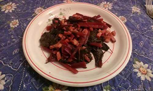 Sauté de cardes aux lardons et œufs mollets