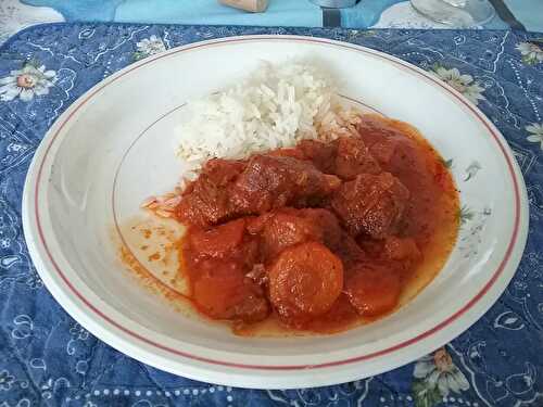 Sauté de porc à la tomate et aux olives