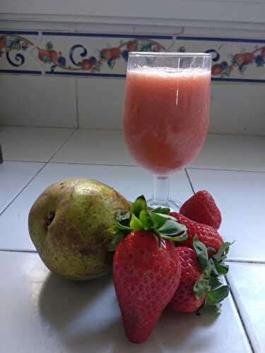 Smoothie aux fraises et poire au jus d’orange