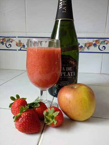 Smoothie de fraises et pomme au cava