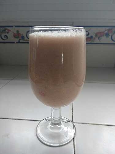 Smoothie de goyaves fraise à la banane et au jus de pomme