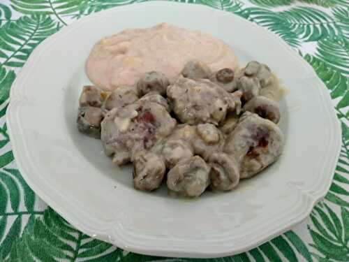 Sot-l’y-laisse de dinde aux champignons à la crème et purée de radis roses et de pommes de terre au piment d’Espelette