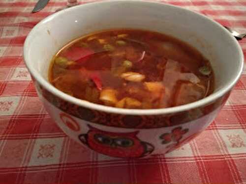 Soupe chinoise de légumes aux champignons noirs et tofu