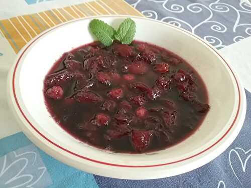 Soupe de cerises et poires au vin et aux épices