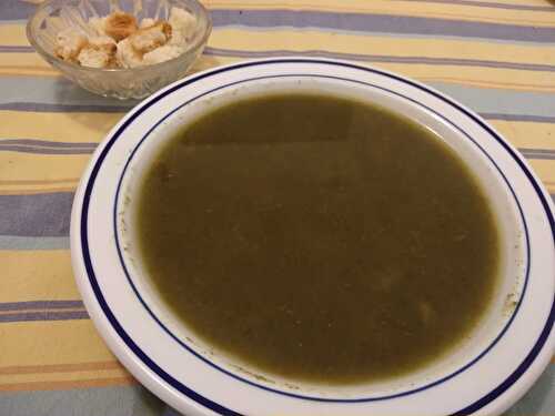 Soupe de fanes de fenouil