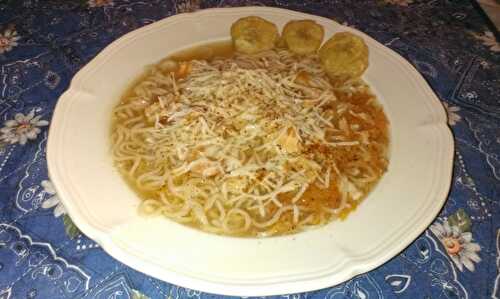 Soupe de poisson thaï au poisson et aux crevettes