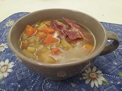 Soupe paysanne de légumes au jambon de pays