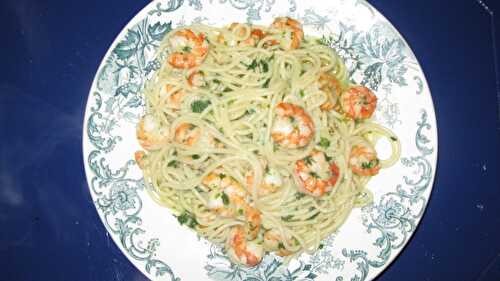 Spaghetti et persillade de crevettes à la tomme de brebis corse