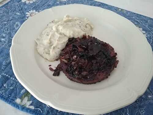 Steak haché de dinde et carottes violettes au Cahors