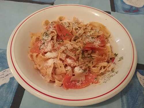 Tagliatelle au ragout de viandes à la tomate