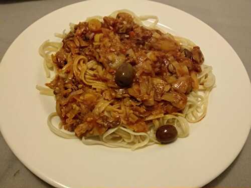 Tagliatelle au thon et aux champignons à la tomate