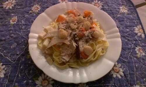 Tagliatelle aux noix de St Jacques et surimi flambées