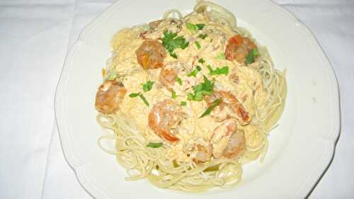 Tagliatelle et barbes de St Jacques aux petits légumes sautées, sauce corail de St Jacques avec gambas