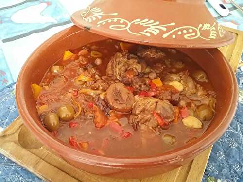 Tajine d’agneau aux abricots secs, aux amandes et aux olives vertes