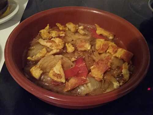 Tajine d’aiguillettes de poulet au fenouil et au poivron rouge