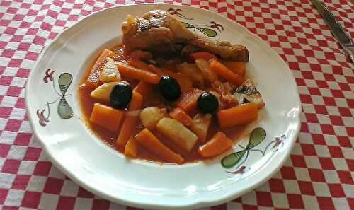 Tajine de poulet aux carottes et aux tomates