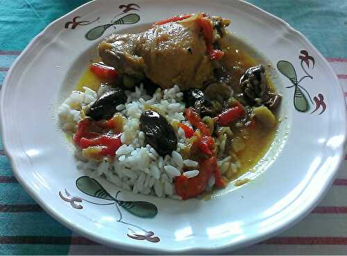 Tajine de poulet aux dattes et aux amandes