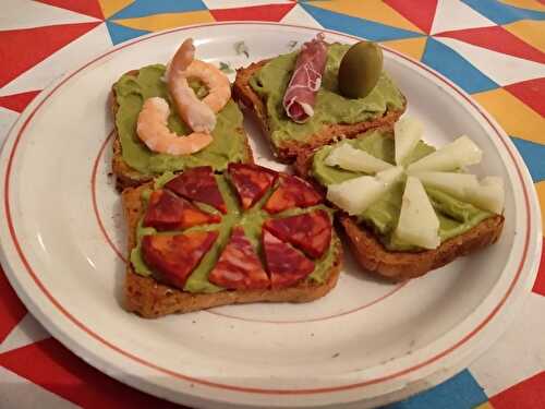 Tapas – Toasts de guacamole variés à l'espagnole