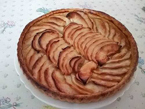 Tarte aux pommes et crème pâtissière espagnoles