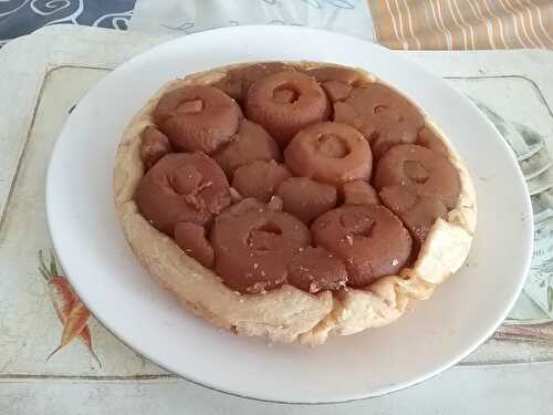 Tarte tatin aux pommes entières et au vin de moscatel