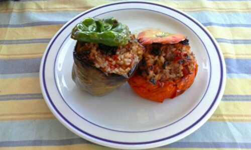 Tomates et poivrons farcis à l’agneau et au riz