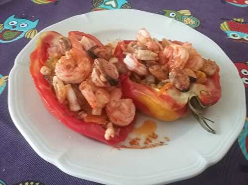 Tomates farcies aux fruits de mer et aux légumes