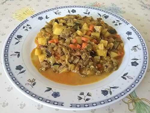 Viande de bœuf hachée et mirepoix de légumes à la dominicaine