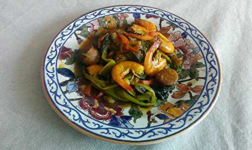 Wok de choy sum aux chorizos frits et crevettes