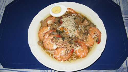 Wok de poulet aux gambas et légumes aux spaghetti à la nage