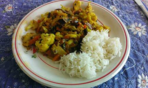 Wok de poulet aux légumes et sauce piquante à la thaïlandaise