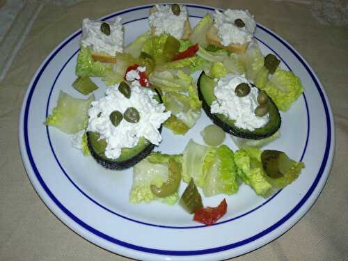 Avocat farci à la morue et tomate à l’aïoli