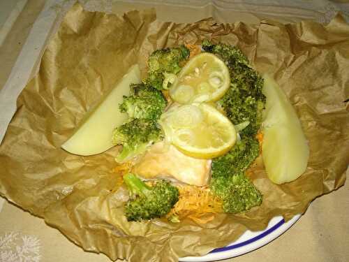 Papillote de saumon au brocoli et aux carottes