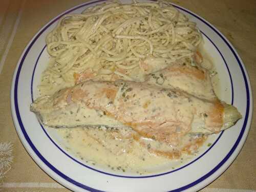 Filets de loup et saumon fumé à la sauce crémeuse de vin blanc au citron et spaghetti