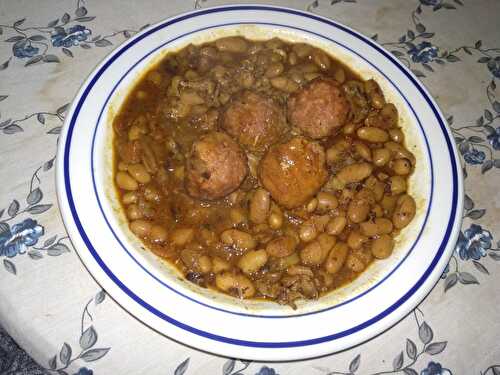 Boulettes d’agneau aux haricots blancs au four