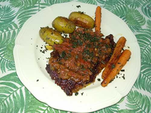 Côtes de porc à la sauce tomate et aux légumes glacés à la provençale