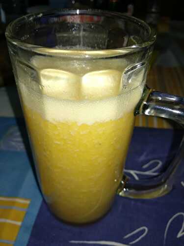 Smoothie de bananes au jus de pamplemousse et d’orange