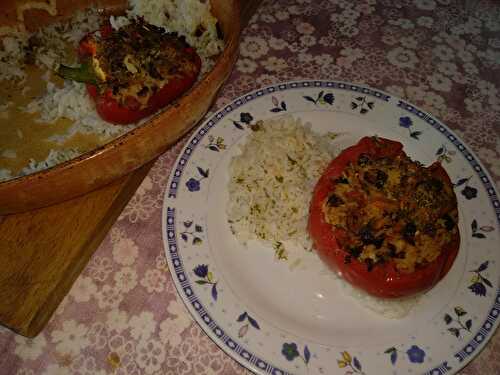 Tomates farcies au riz et lardons au curry