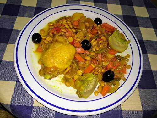 Curry thaï de poulet et de légumes asiatiques au coco