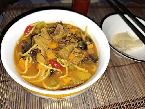 Soupe de cuisses de canard et nouilles de blé à la chinoise