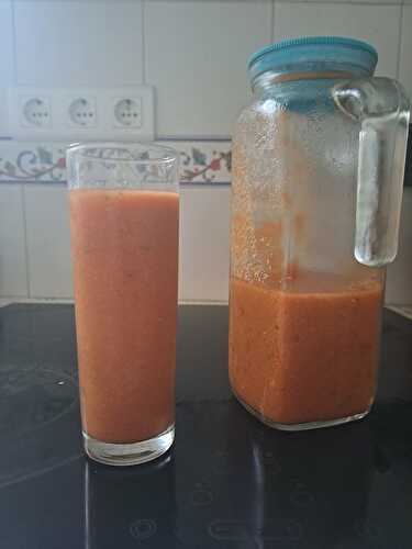 Gazpacho de tomates aux pêches de vigne