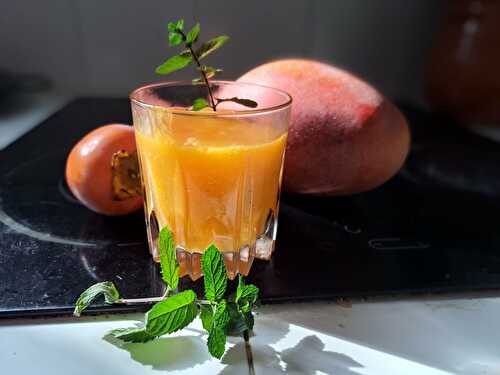 Smoothie de kakis à la mangue et menthe poivrée