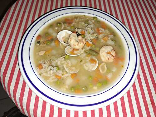 Soupe de riz au poisson et aux crustacés