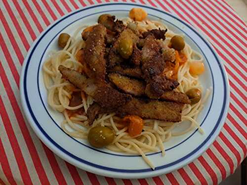 Batônnets de dinde panées et spaghetti au coulis de tomate