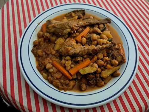 Tajine de cuisses de lapin aux épices et aux pois chiches