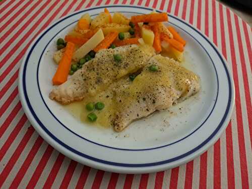 Filets de cabillaud à la crème de curry et légumes vapeur